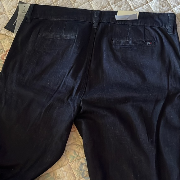 Tommy Hilfiger clean trouser slight stretch jeans. Inseam 33, Hips 20, length 41 - Picture 4 of 4